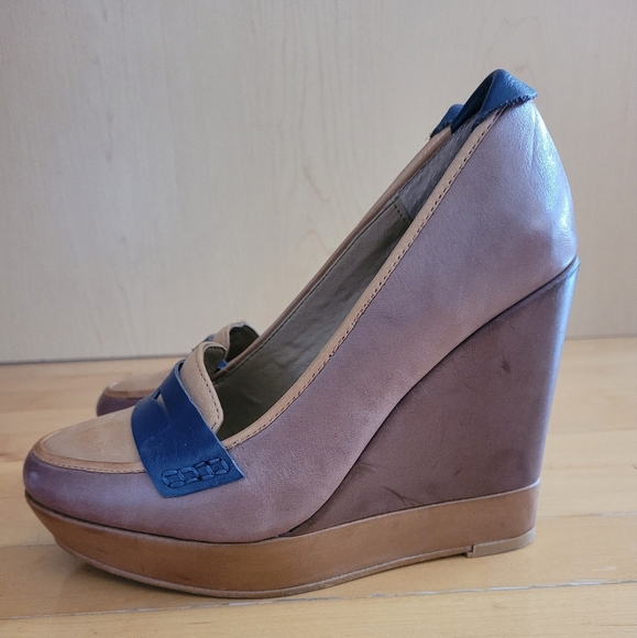 Tan and Navy Color Block Wedges size 8.5 - Picture 4 of 8